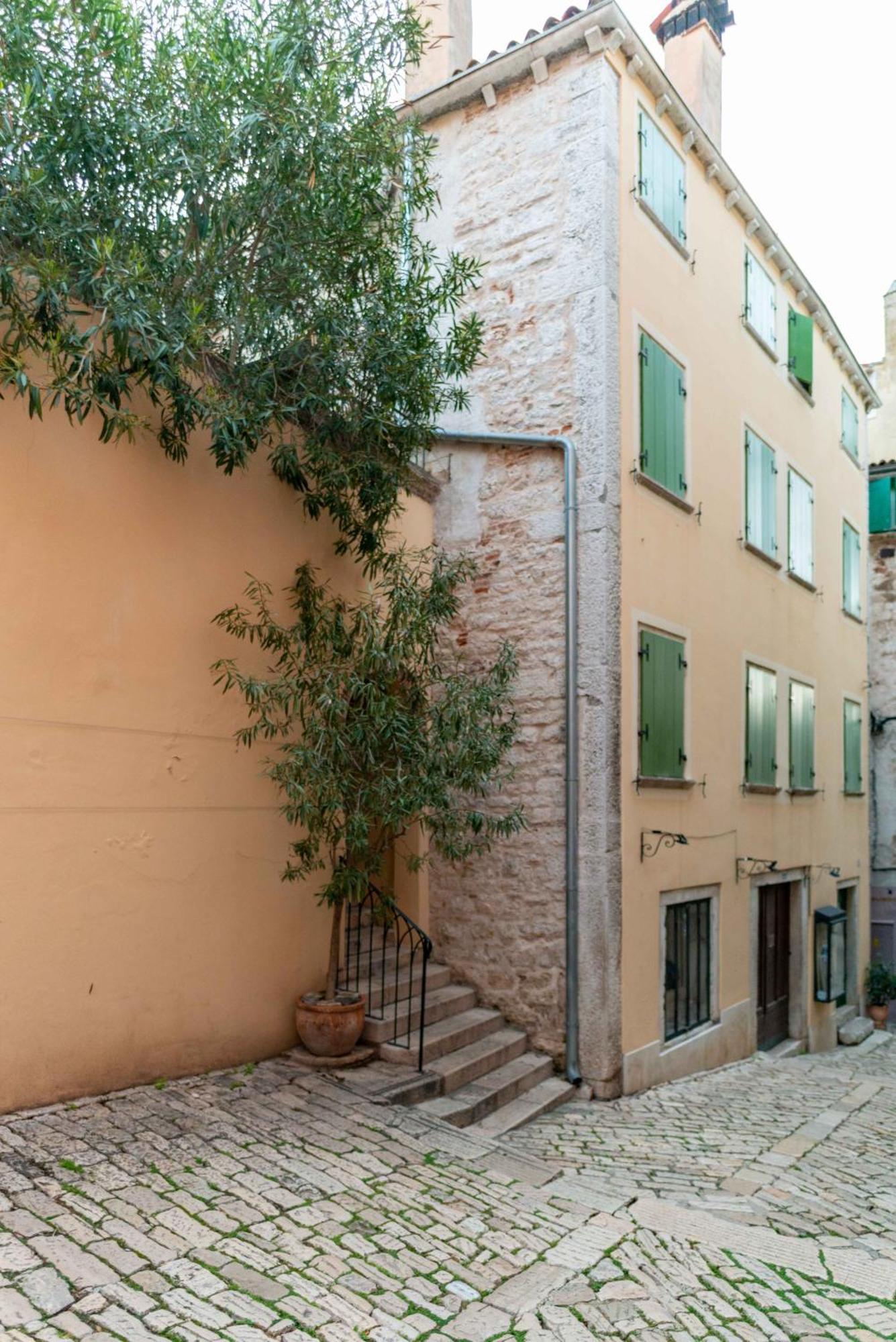 Dei Fiori Apartments روفينج المظهر الخارجي الصورة